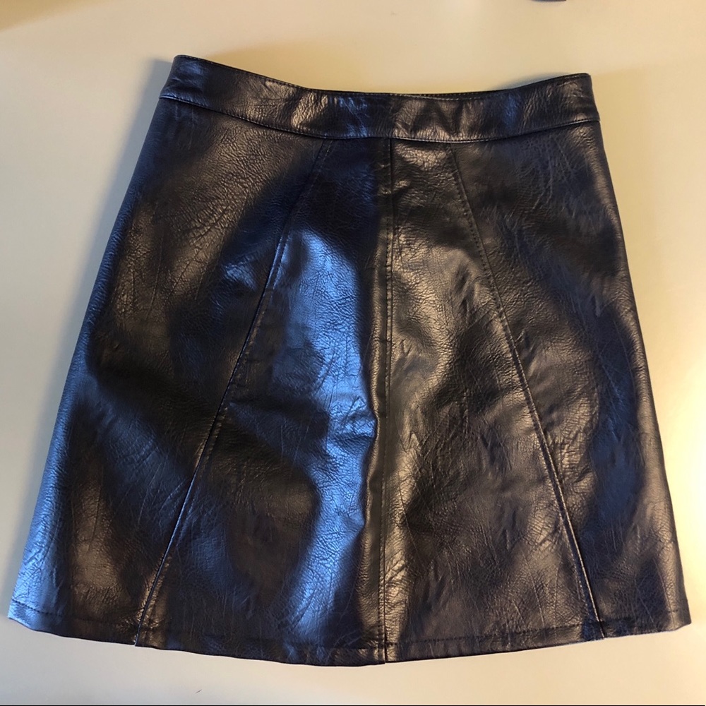 NWOT ZARA Navy Faux Leather Mini Skirt - Picture 2 of 5
